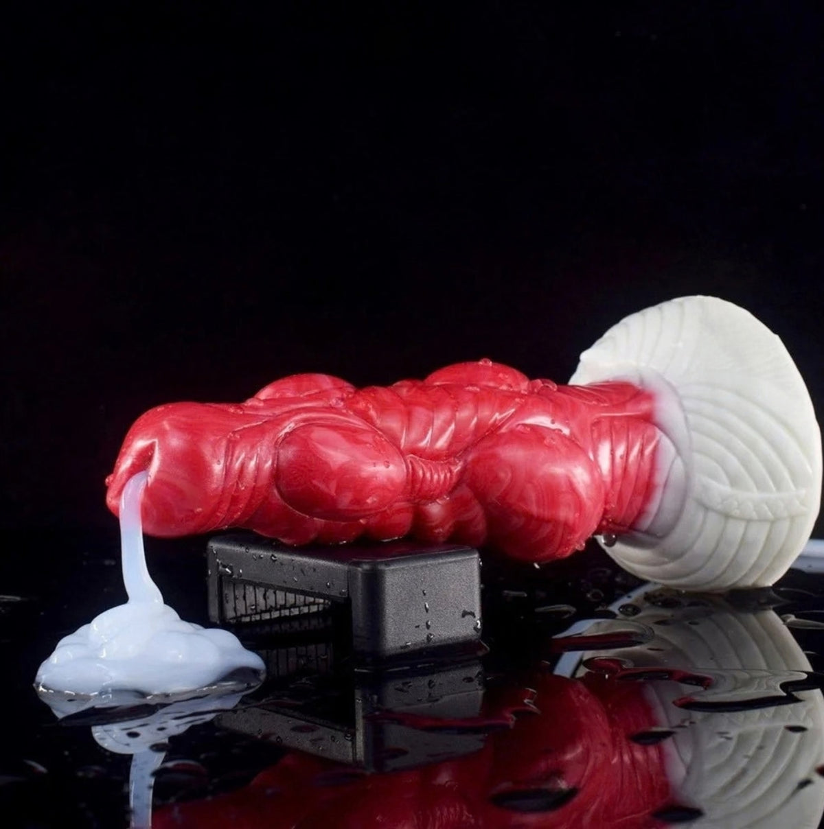 Dragon Dildo Ember - big realistic squirting horse dildo - Squirting Fluid Close Up